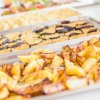 Teglia di patate arrosto e melanzane grigliate.