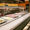Buffet con affettati e formaggi.