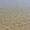 Acqua cristallina in una spiaggia.