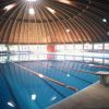 Piscina coperta con soffitto a cupola.